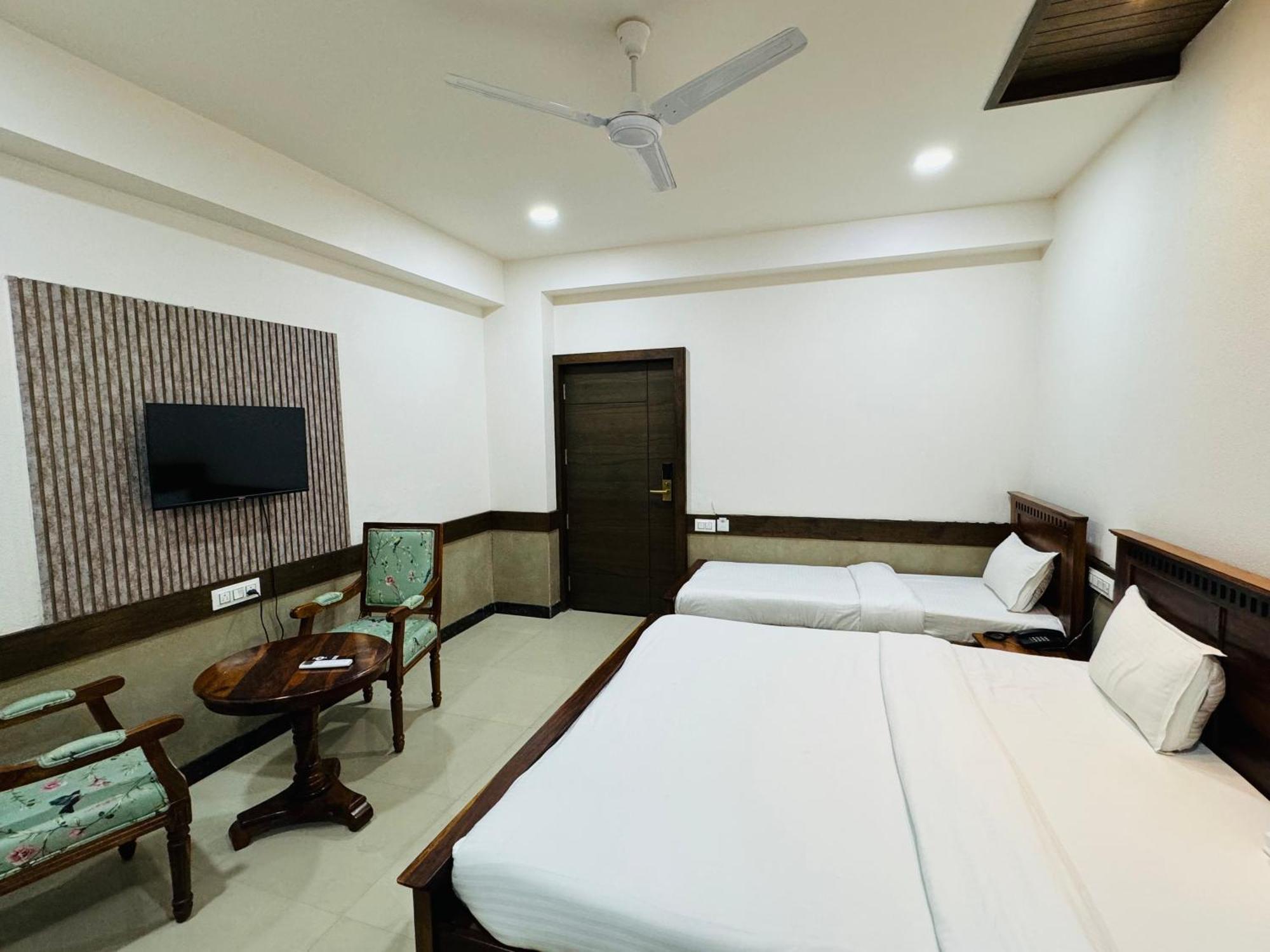Hotel Tirth By Sonu'S Ujjain Room photo