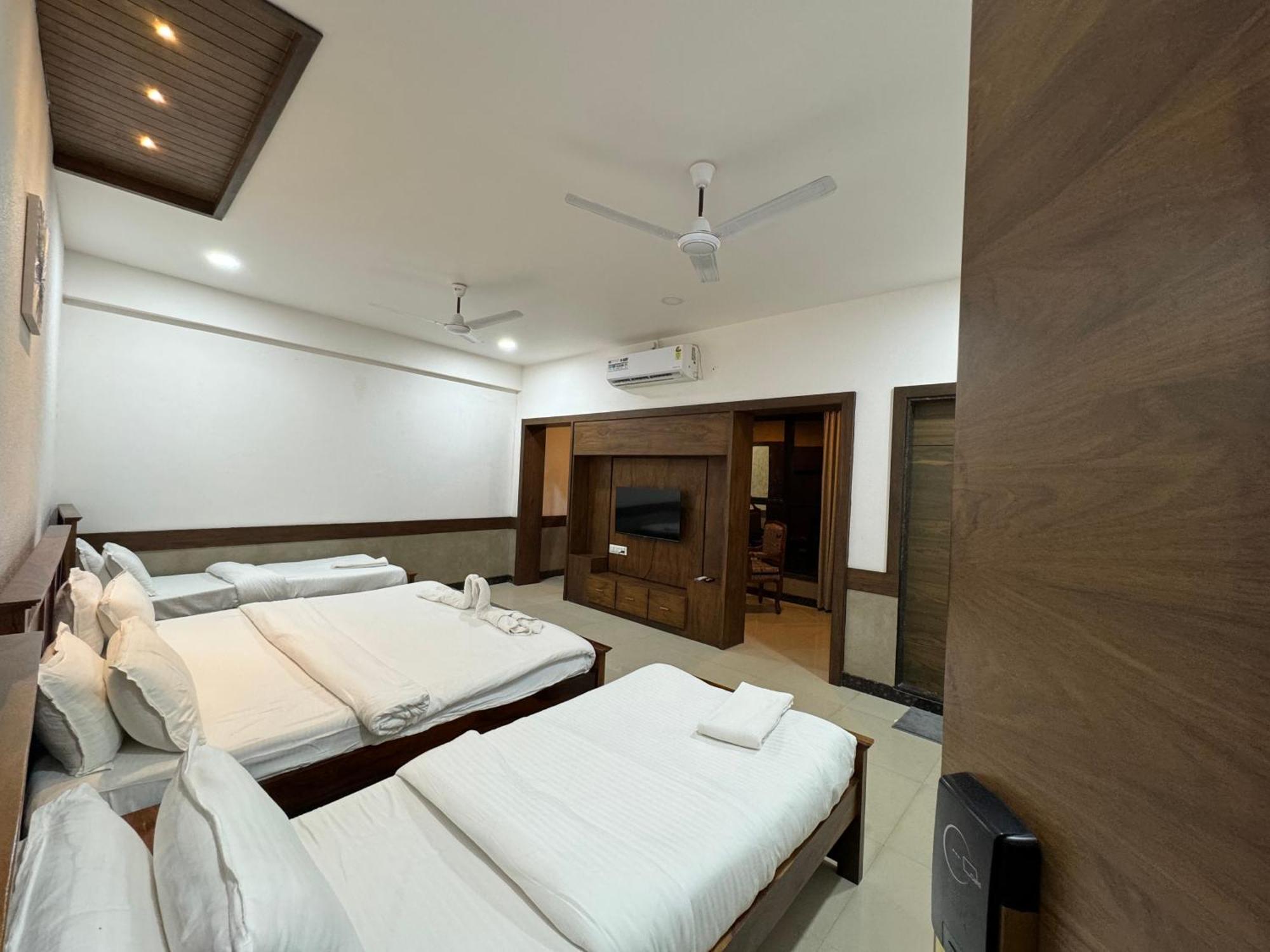 Hotel Tirth By Sonu'S Ujjain Room photo